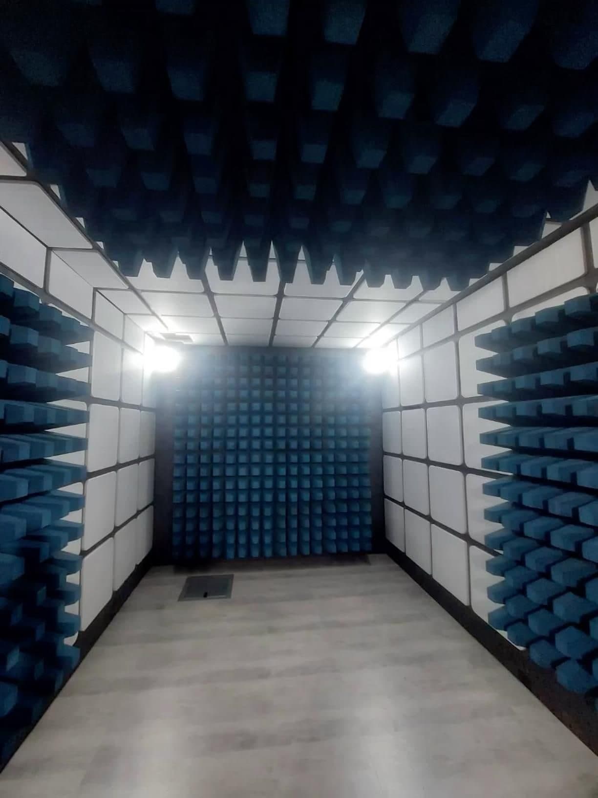 Radio test chamber, cool light
